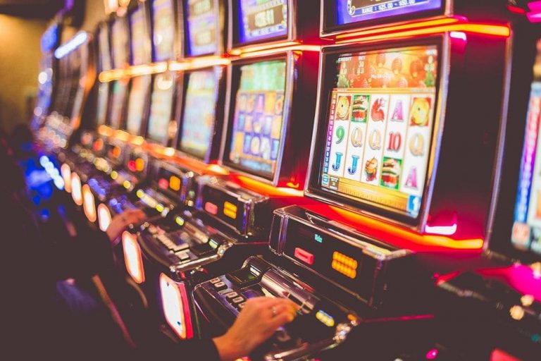 Интернет казино игровых автоматов и слотов играть в казино на деньги онлайн